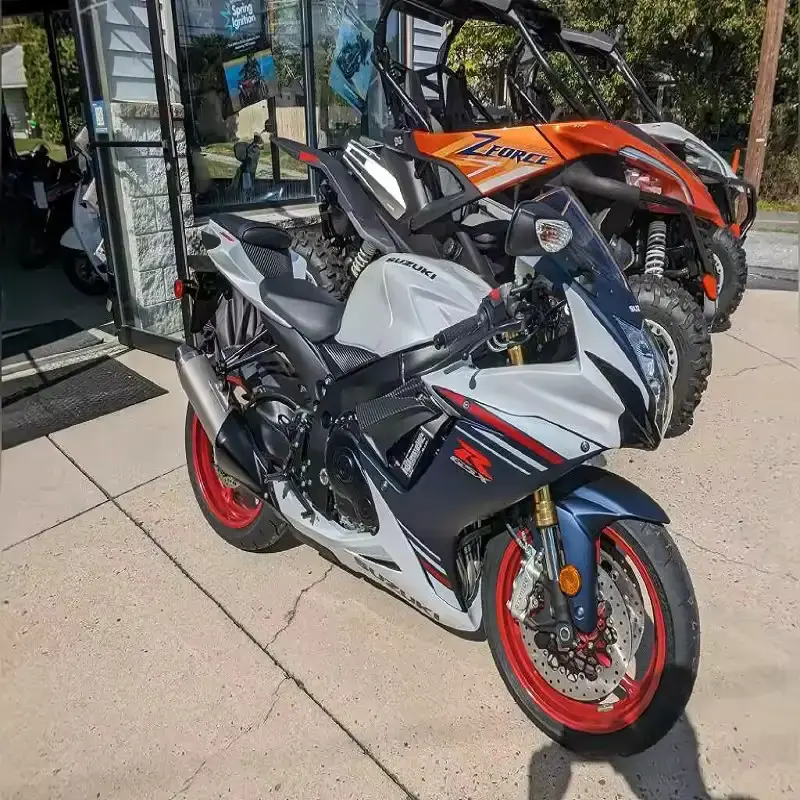 SUZIKI GSX-R750 Sport Bike